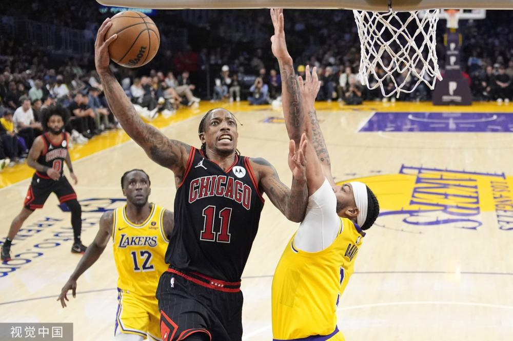 展现了一名 展现了一名